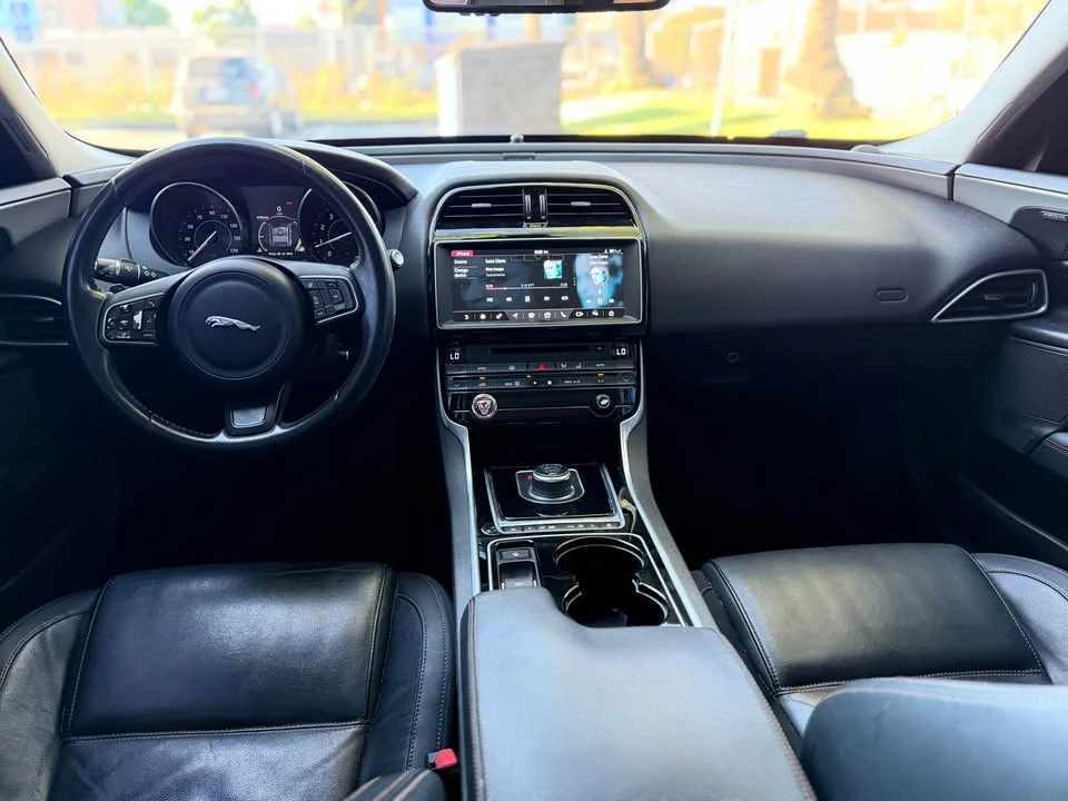 2017 Jaguar XE - Image 8 of 12