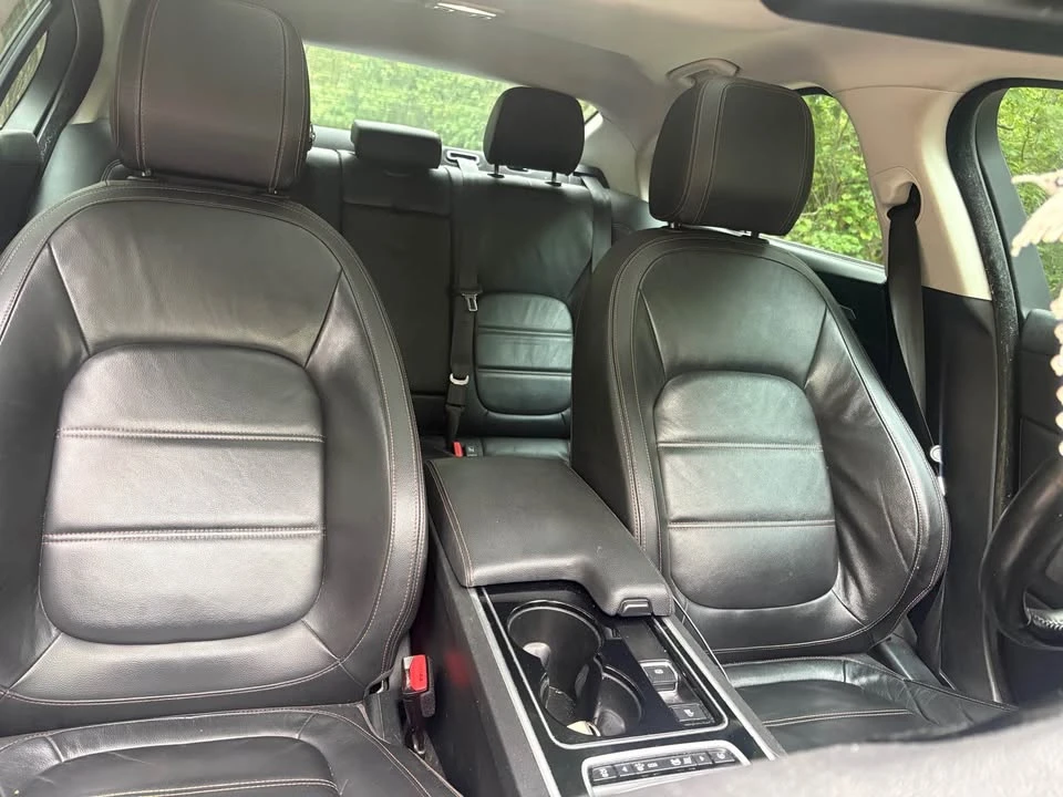 2017 Jaguar XE - Image 8 of 14