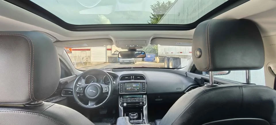 2017 Jaguar XE - Image 11 of 20