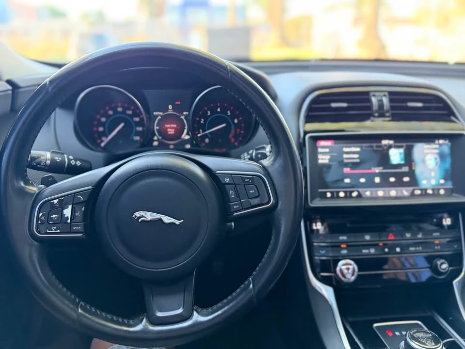 2017 Jaguar XE - Image 11 of 12