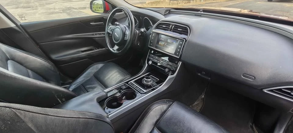 2017 Jaguar XE - Image 14 of 20