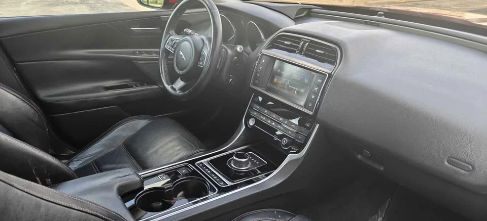 2017 Jaguar XE - Image 13 of 20