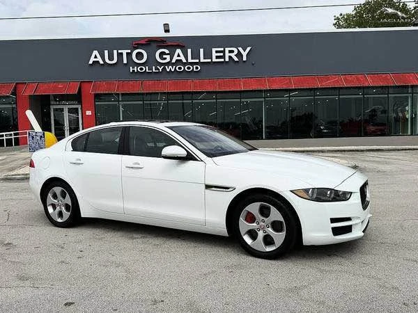 2017 Jaguar XE - Image 4 of 6