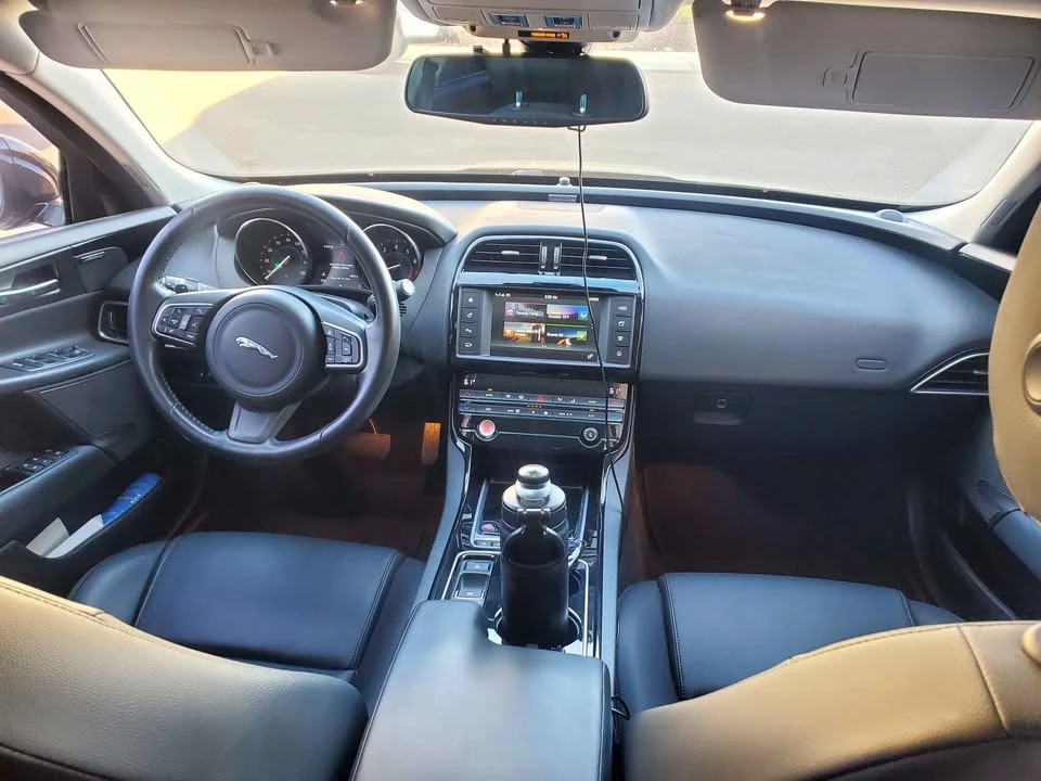 2017 Jaguar XE - Image 7 of 13