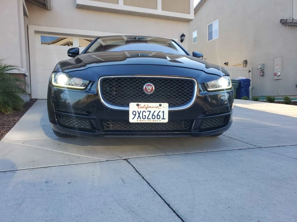 2017 Jaguar XE - Image 2 of 13