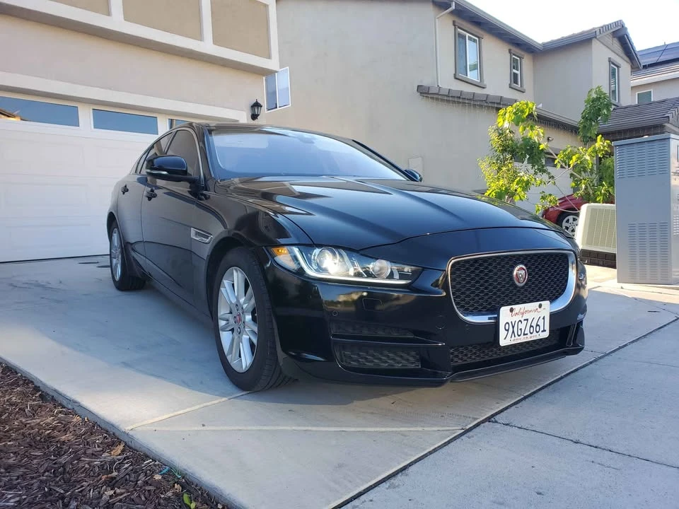 2017 Jaguar XE - Image 3 of 13