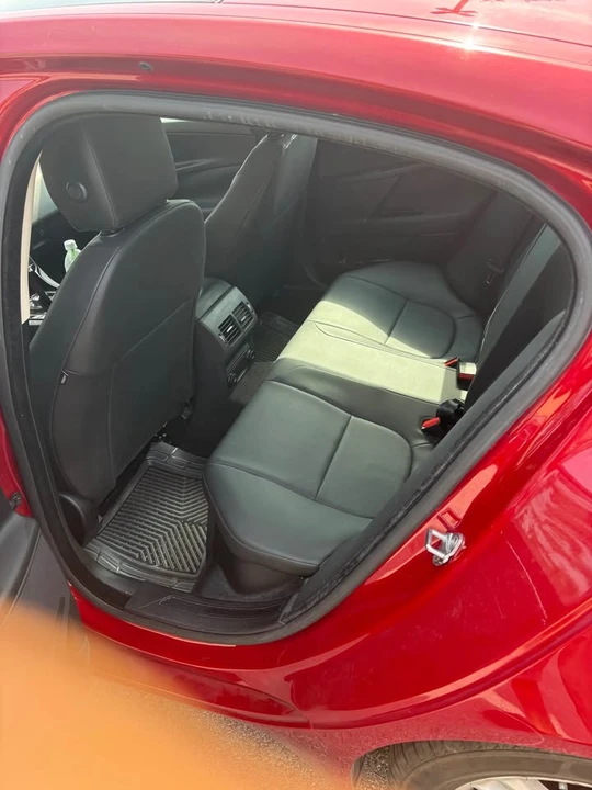 2017 Jaguar XE - Image 9 of 9