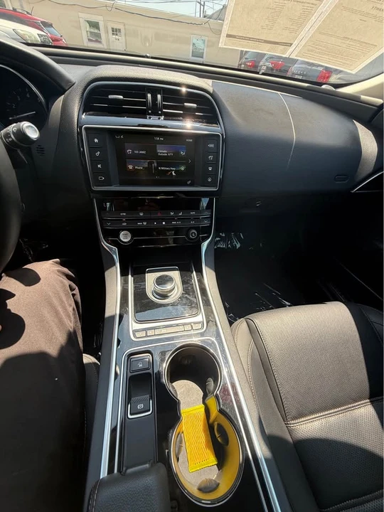 2017 Jaguar XE - Image 12 of 17