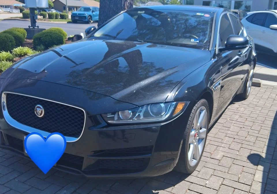 2017 Jaguar XE - Image 2 of 3