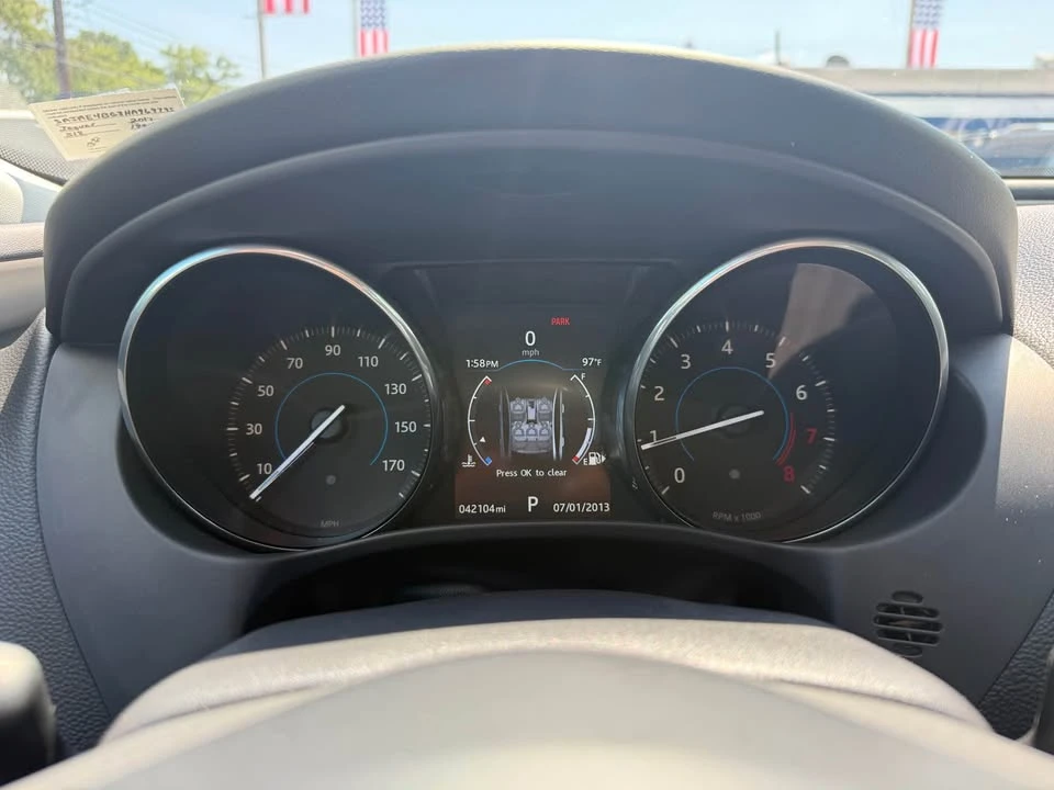 2017 Jaguar XE - Image 11 of 17
