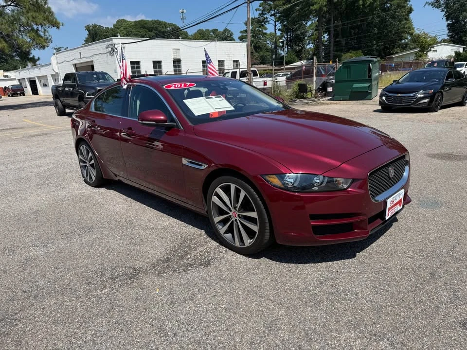 2017 Jaguar XE - Image 3 of 17