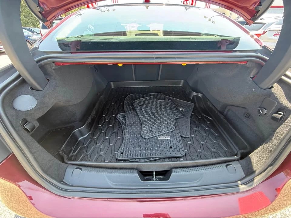 2017 Jaguar XE - Image 17 of 17