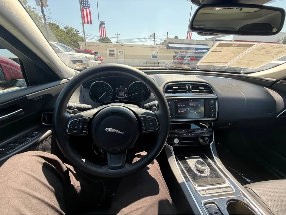 2017 Jaguar XE - Image 10 of 17