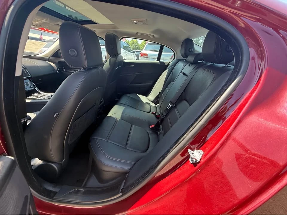 2017 Jaguar XE - Image 14 of 17