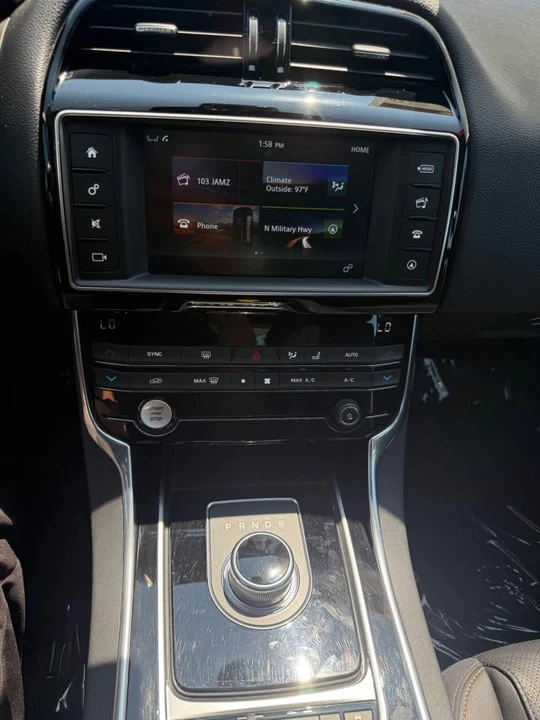 2017 Jaguar XE - Image 13 of 17