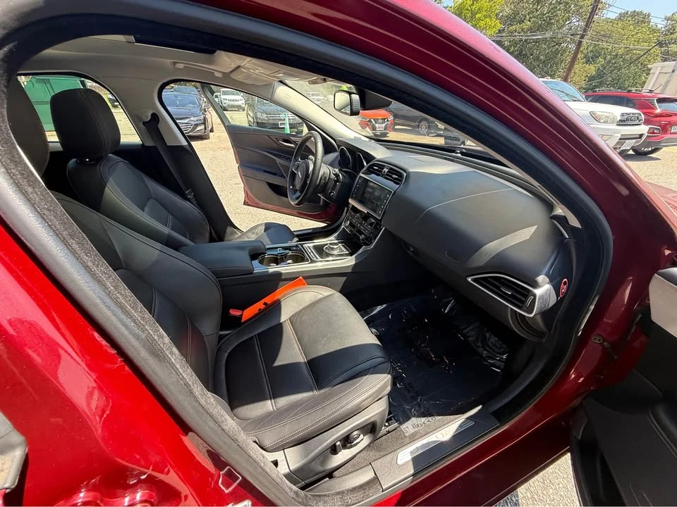 2017 Jaguar XE - Image 16 of 17