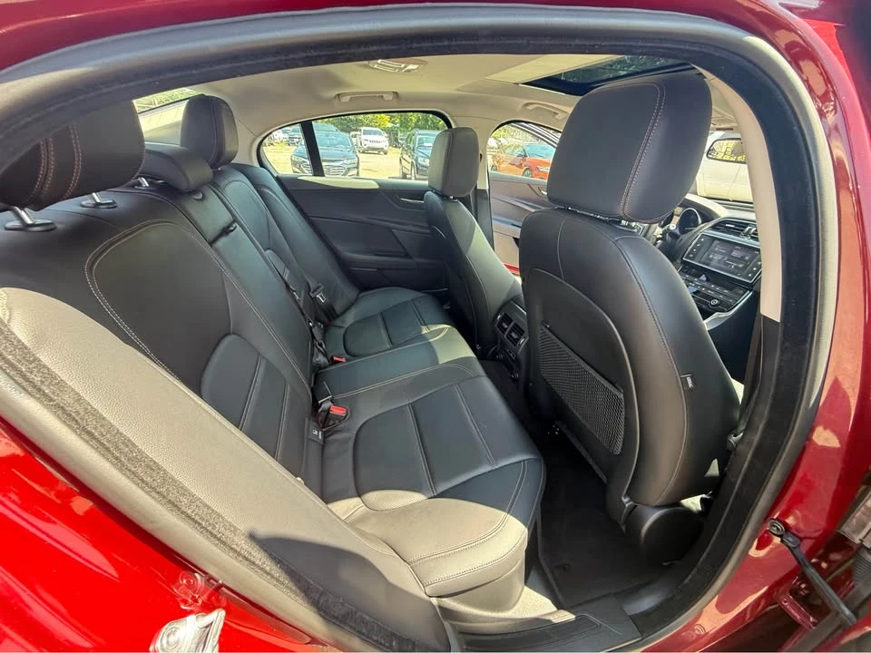 2017 Jaguar XE - Image 15 of 17