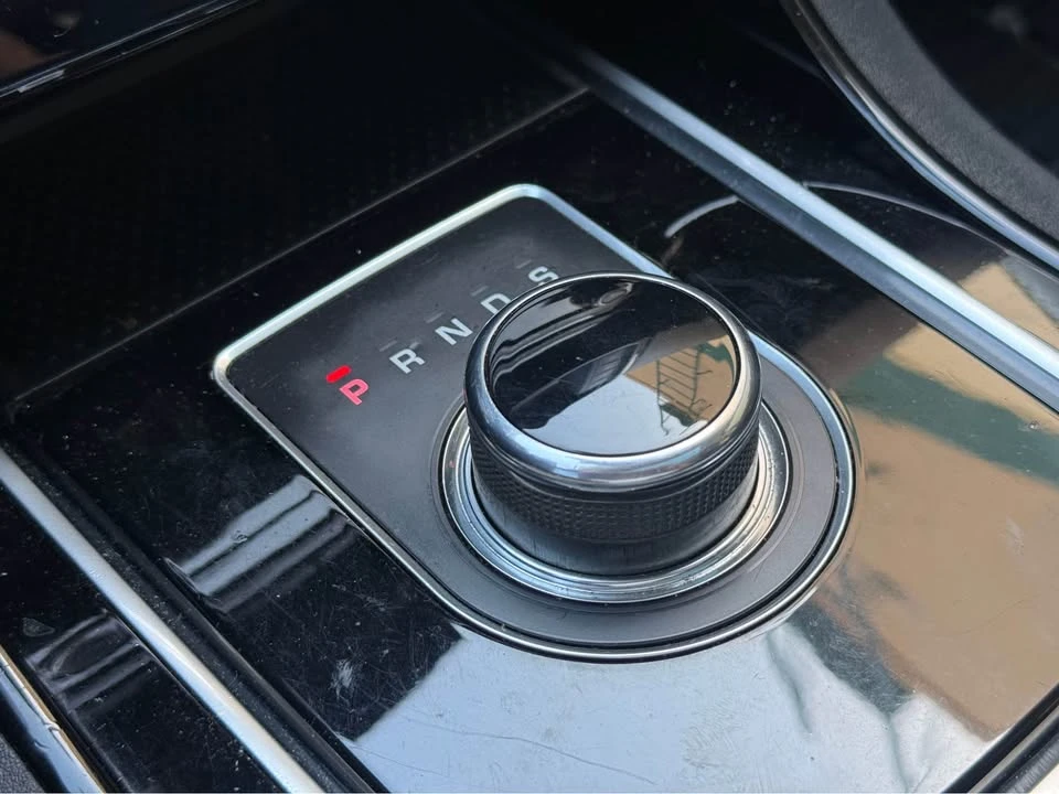 2017 Jaguar XE - Image 17 of 18