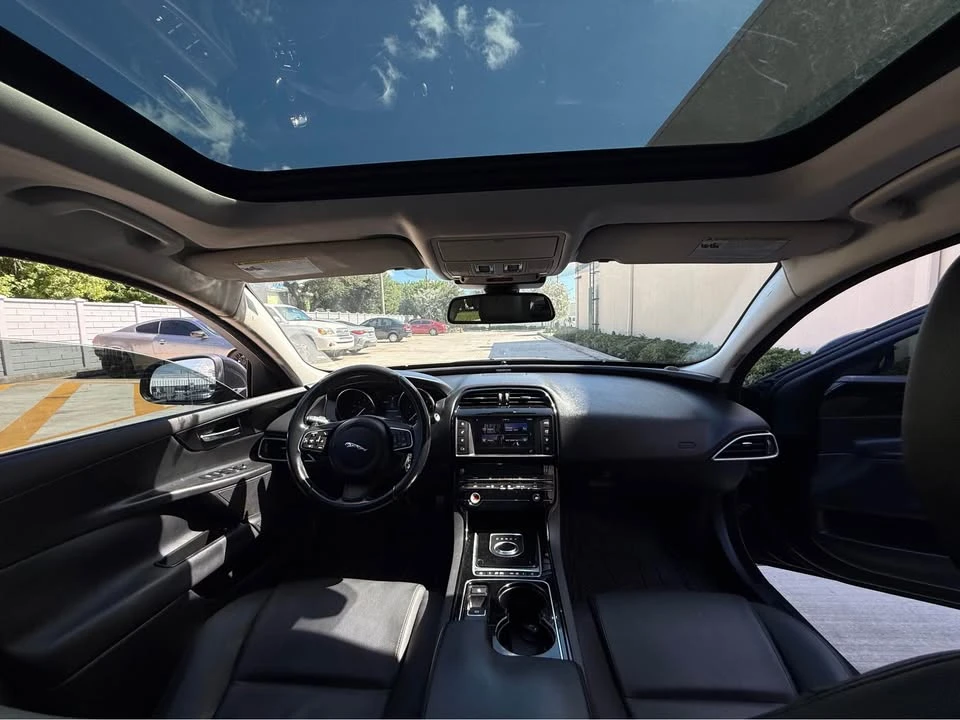 2017 Jaguar XE - Image 9 of 18