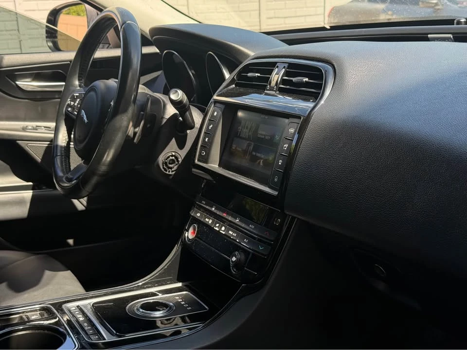 2017 Jaguar XE - Image 11 of 18