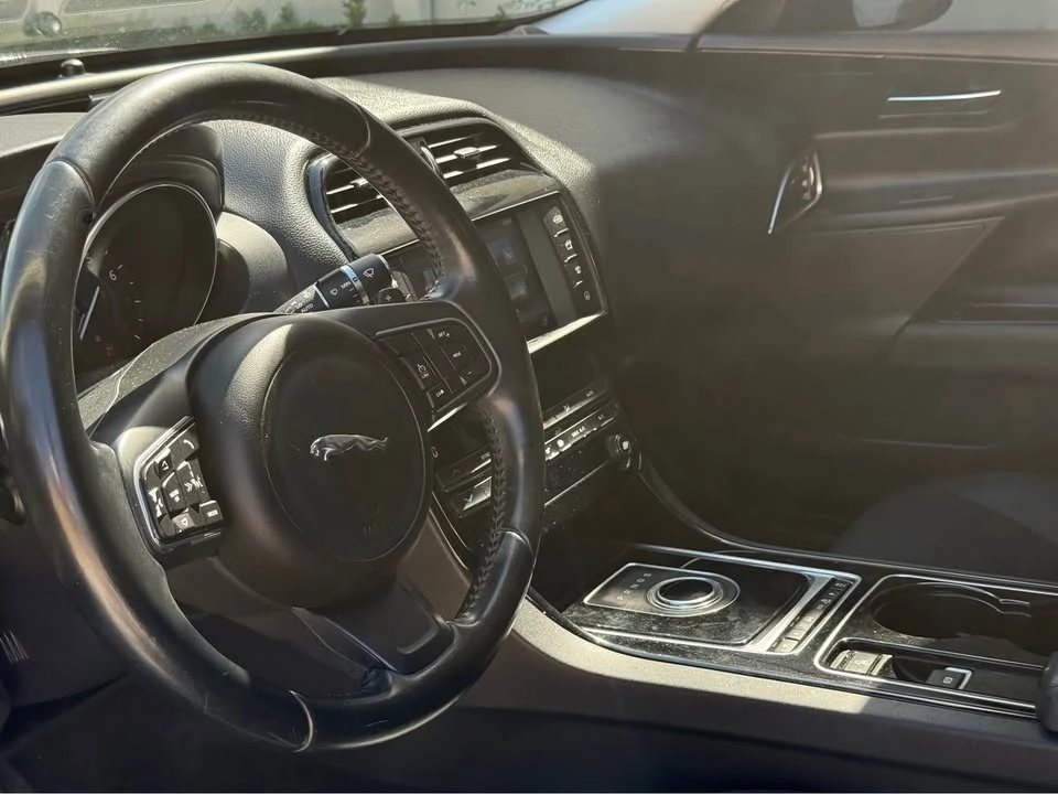 2017 Jaguar XE - Image 14 of 18