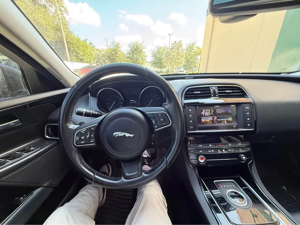 2017 Jaguar XE - Image 18 of 18