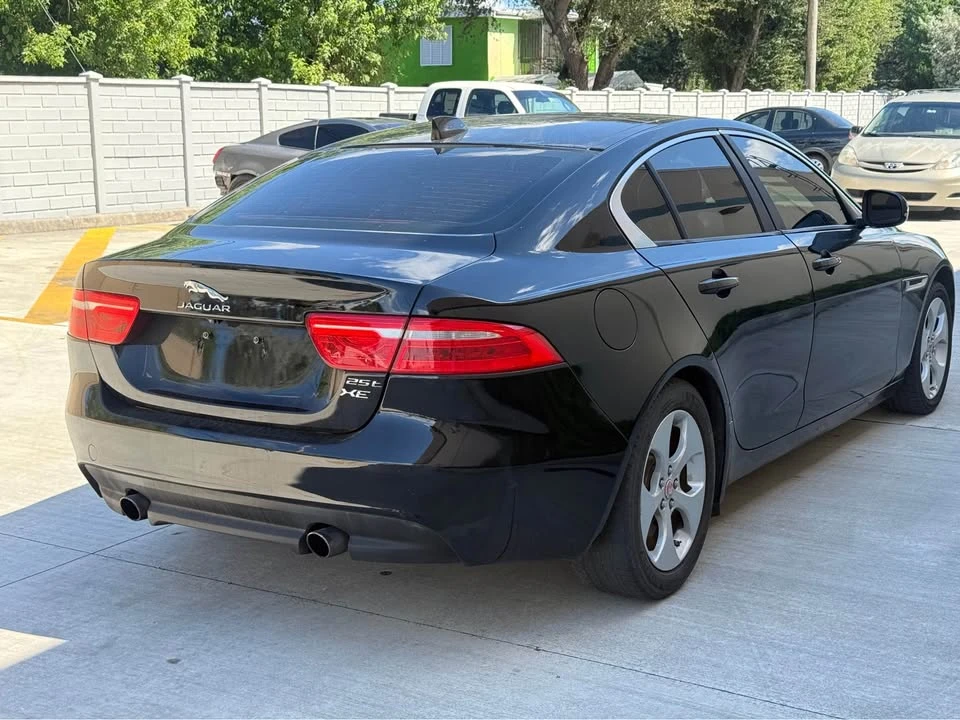 2017 Jaguar XE - Image 5 of 18