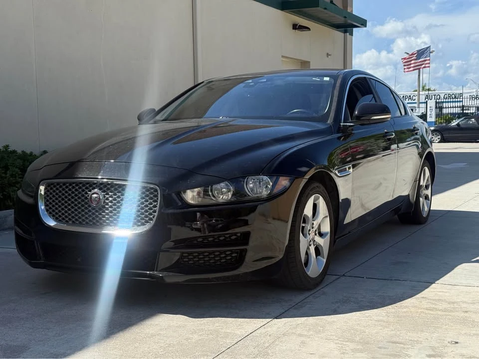 2017 Jaguar XE - Image 3 of 18