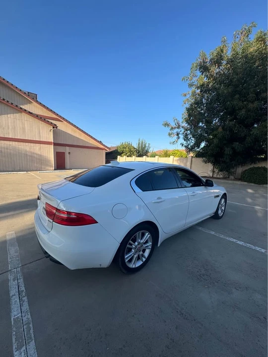 2017 Jaguar XE - Image 3 of 6
