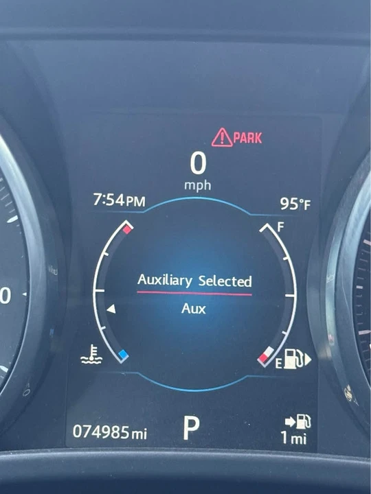 2017 Jaguar XE - Image 6 of 6