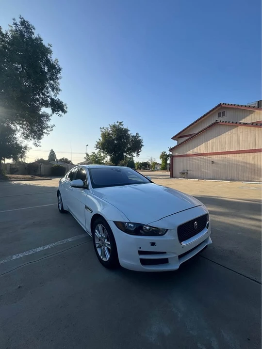 2017 Jaguar XE - Image 2 of 6