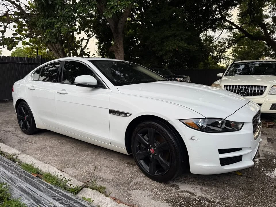 2017 Jaguar XE - Image 2 of 14