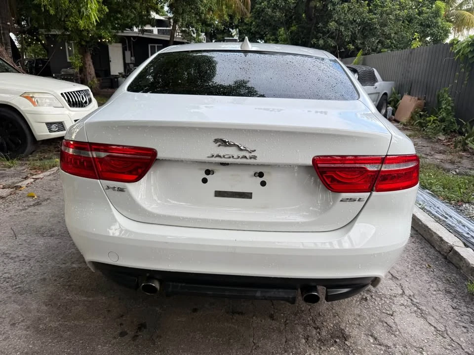 2017 Jaguar XE - Image 5 of 14