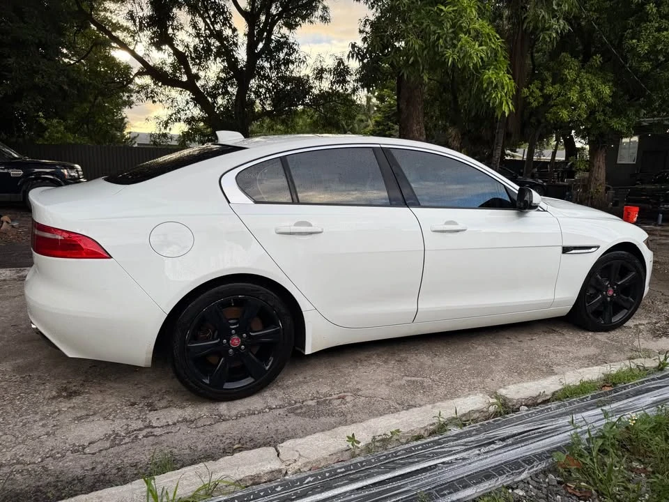 2017 Jaguar XE - Image 3 of 14