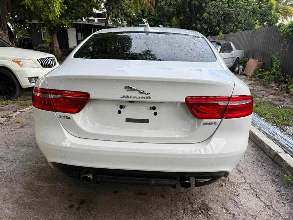 2017 Jaguar XE - Image 4 of 14