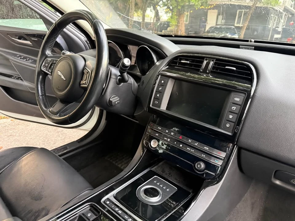 2017 Jaguar XE - Image 12 of 14