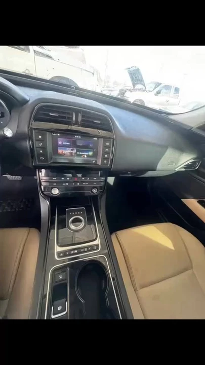 2017 Jaguar XE - Image 13 of 13
