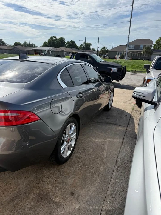2017 Jaguar XE - Image 3 of 8