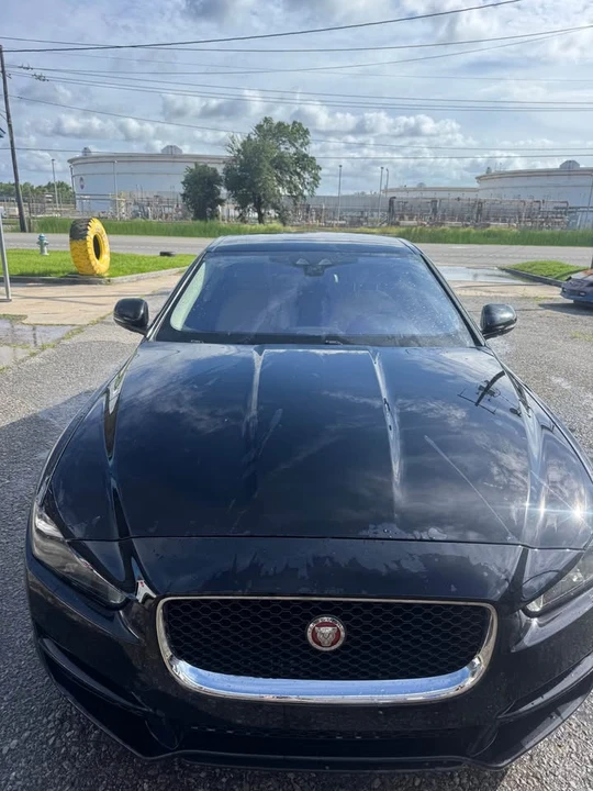 2017 Jaguar XE - Image 2 of 13