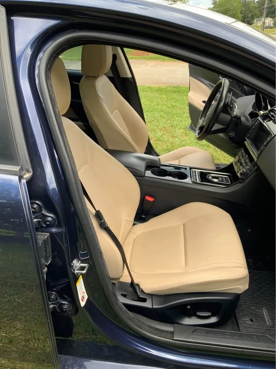 2017 Jaguar XE - Image 8 of 12