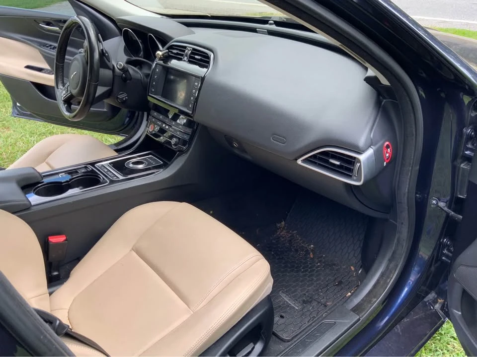 2017 Jaguar XE - Image 7 of 12