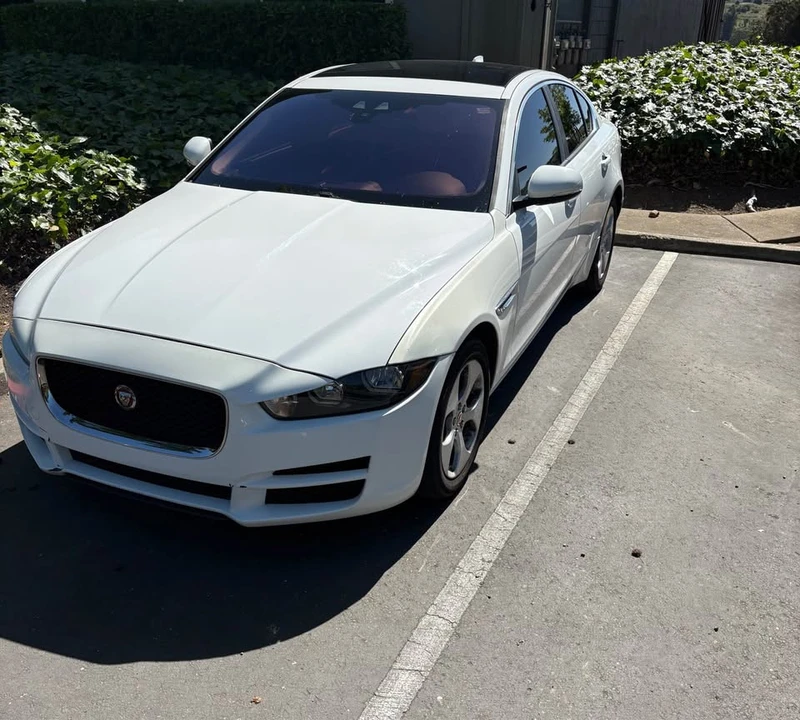 2017 Jaguar XE - Image 2 of 2