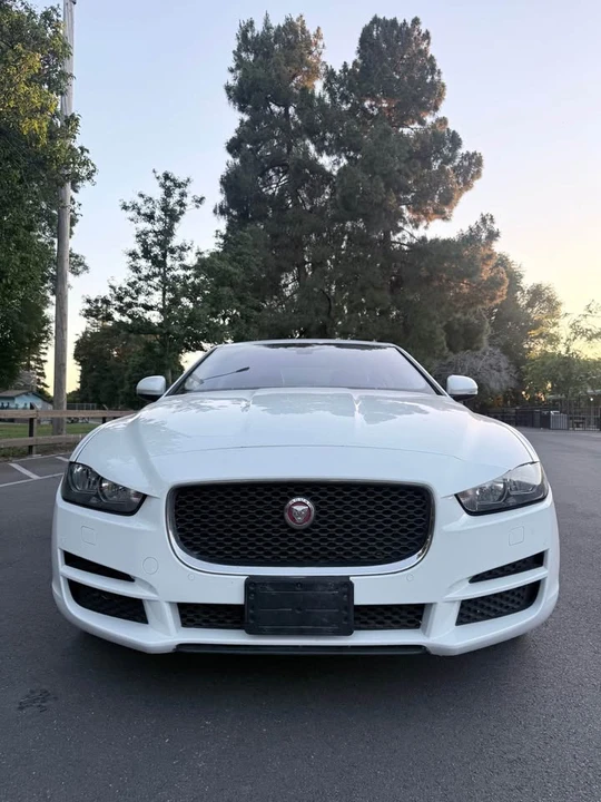 2017 Jaguar XE - Image 2 of 8