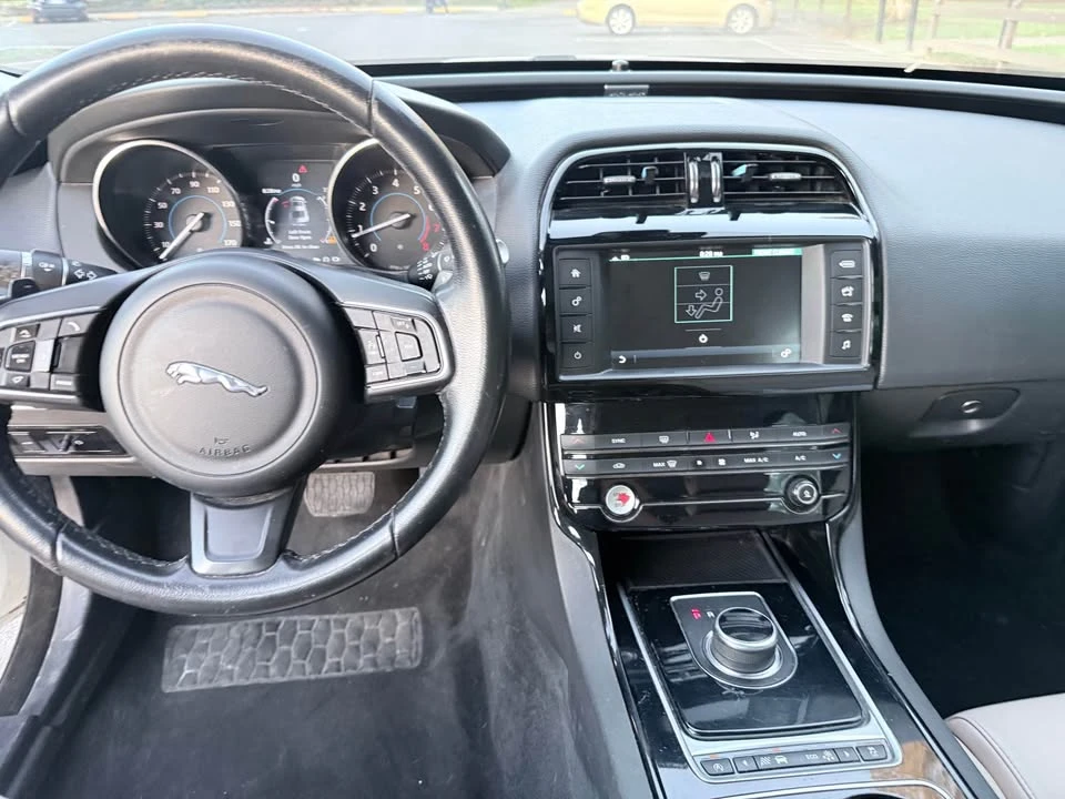 2017 Jaguar XE - Image 8 of 8
