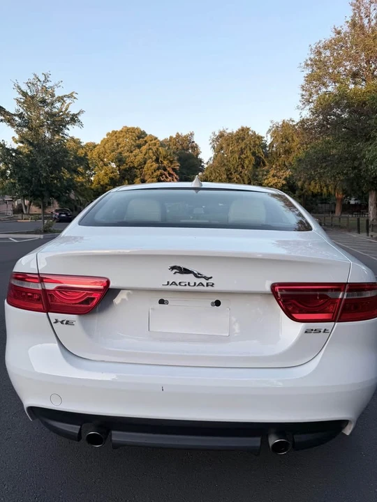 2017 Jaguar XE - Image 6 of 8