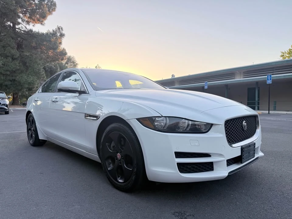 2017 Jaguar XE - Image 3 of 8