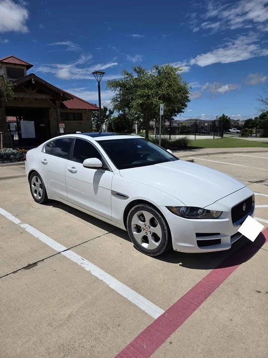 2017 Jaguar XE - Image 3 of 6