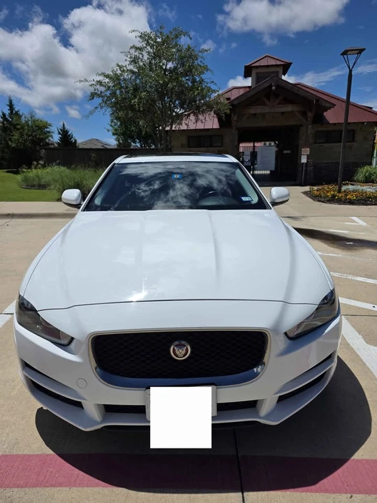 2017 Jaguar XE - Image 2 of 6