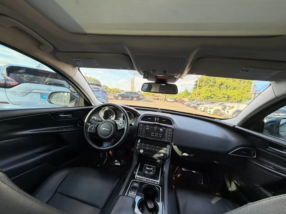 2017 Jaguar XE - Image 13 of 20