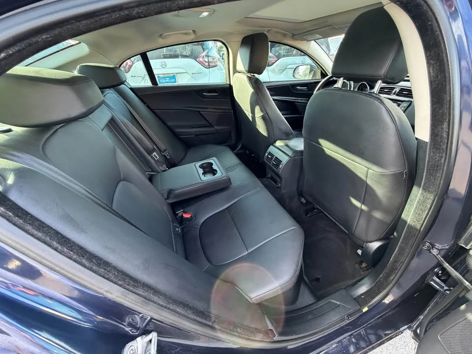 2017 Jaguar XE - Image 10 of 20